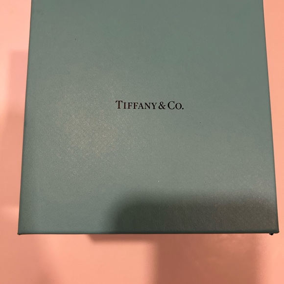 TIFFANY & CO CRYSTAL ORNAMENT CLEAR WITH FROSTED BOTTOM BRAND NEW WITH BOX - Picture 8 of 9